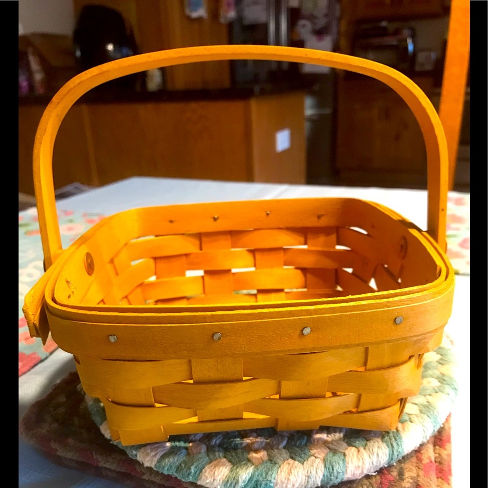GUC Vintage 1999 Longaberger Handmade Small Square Peg Basket.
